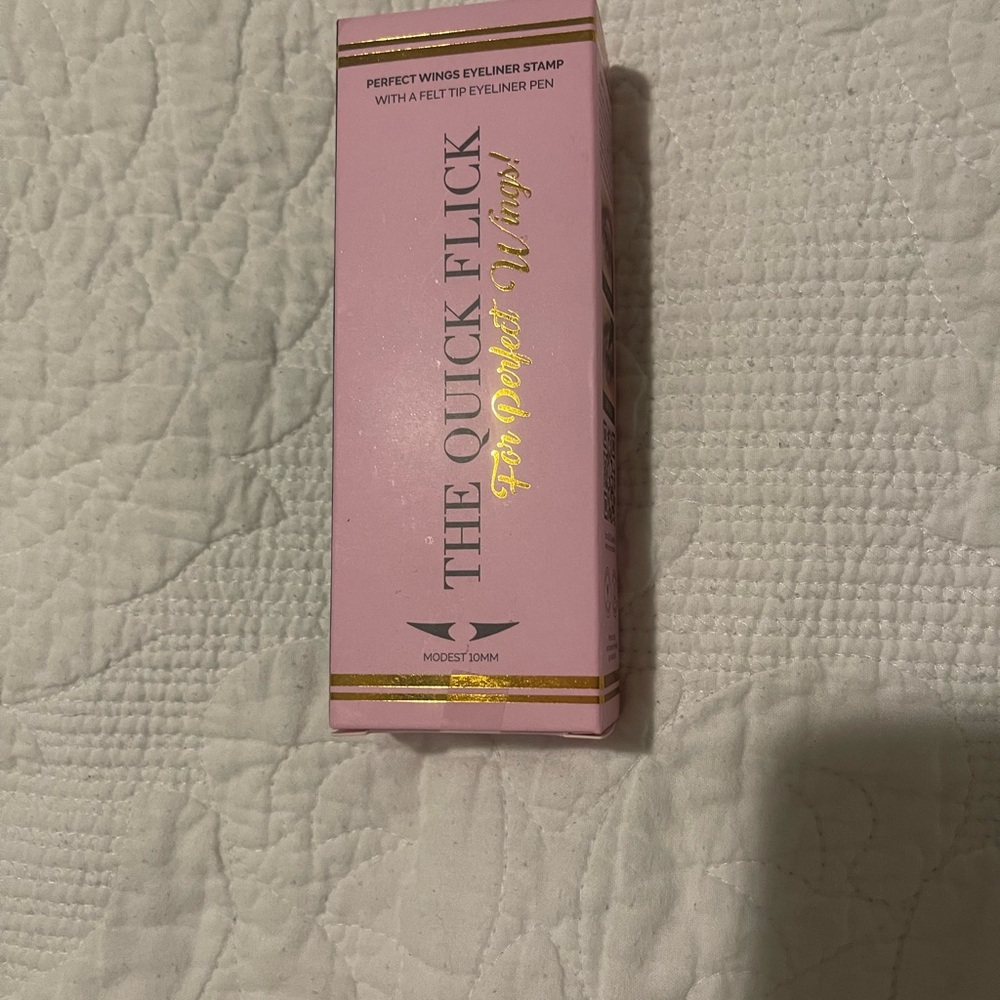 Never opened THE QUICK FLICK WING EYELINER STAMP